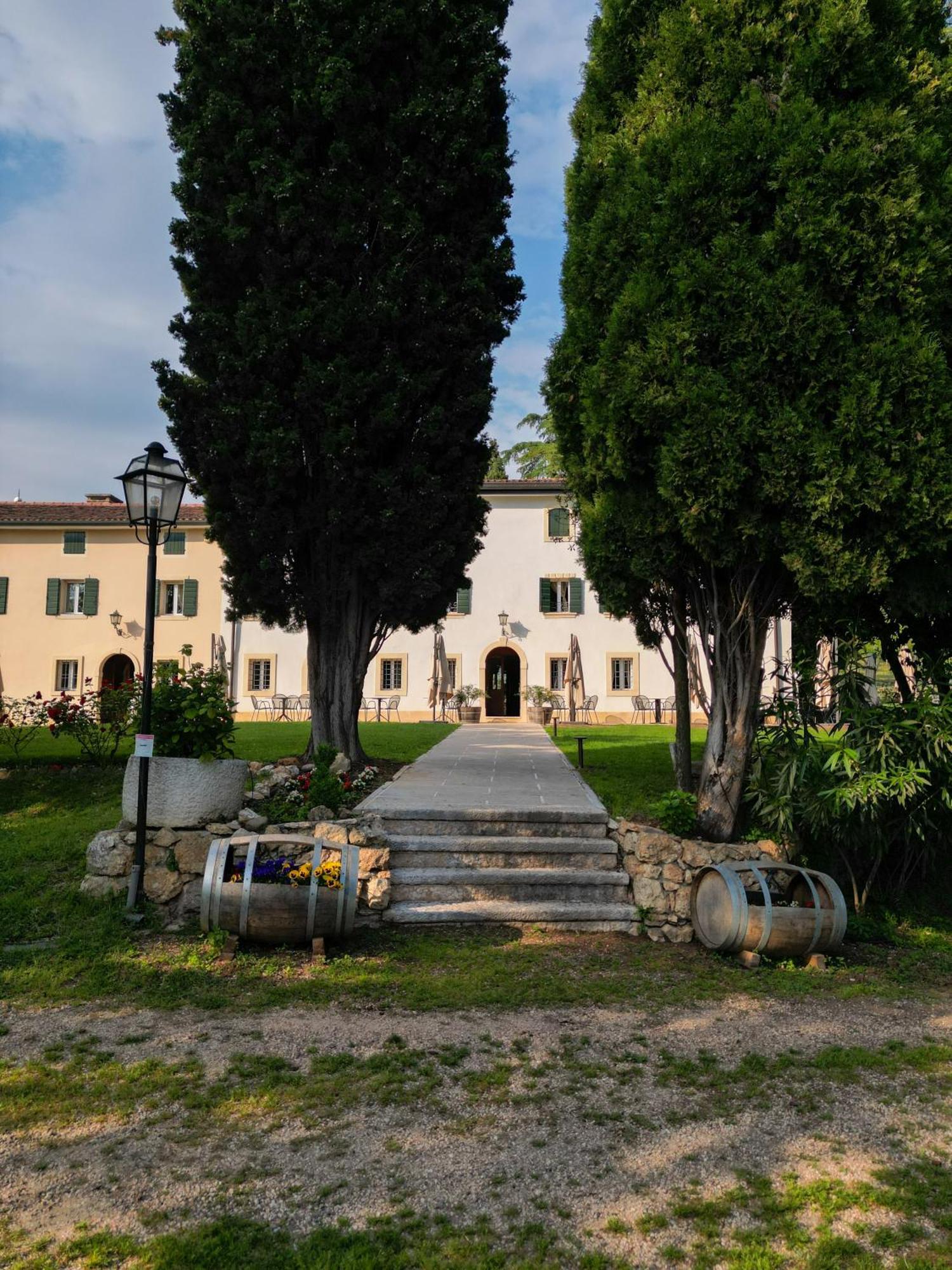 Вілла Massimago Wine Relais Mezzane di Sotto Екстер'єр фото